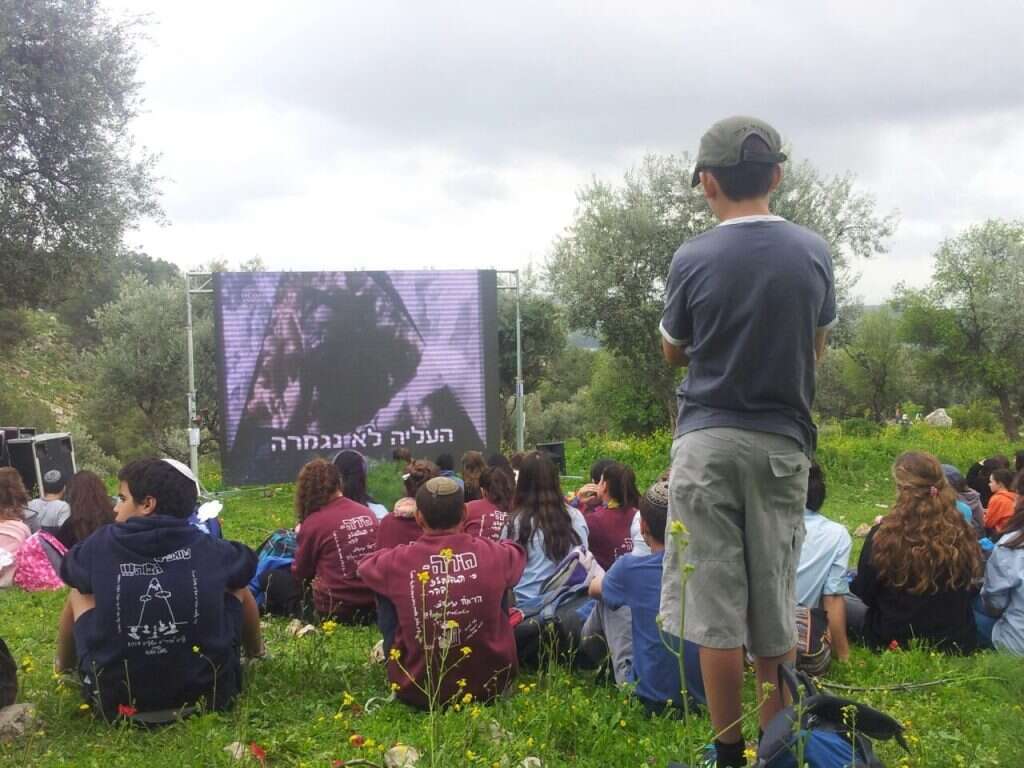 דורות ואתוס. שבט הרא"ה בעלייה לביריה, לפני שנים אחדות. | בני עקיבא