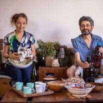 תמי צרי (53) וד"ר אלון אלירן (53)
מדריכים לתזונה מיטיבה, חוקרי
אקולוגיה, גינון וליקוט. | אריק סולטן תמי צרי (53) וד"ר אלון אלירן (53)
מדריכים לתזונה מיטיבה, חוקרי
אקולוגיה, גינון וליקוט. | אריק סולטן