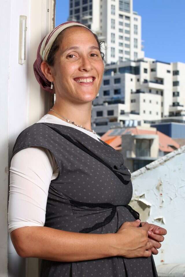 "נשים רציניות עם שיעור קומה".הרבנית חנה גודינגר. | מרים צחי