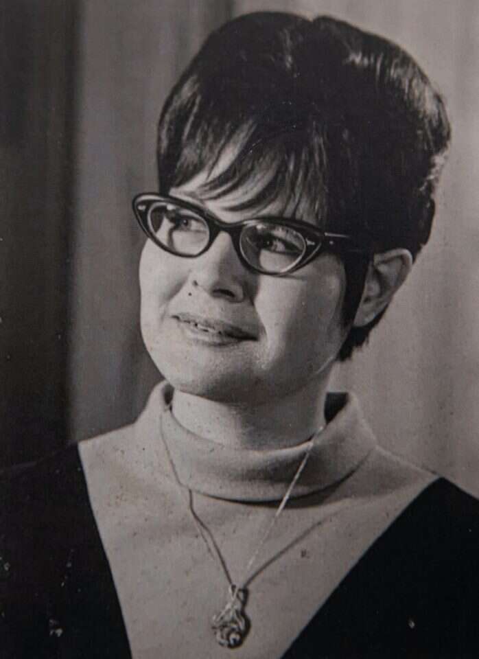 הרבנית מלכה בינה בצעירותה בארה"ב. | מתוך האלבום המשפחתי