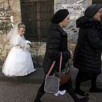 אסתר מקריבה את עצמה ומסכנת את חייה. | AFP