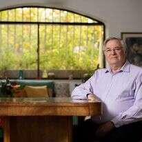 "אני דבק בעברית המקורית". כנר השבוע בביתו במעלה־אדומים. | שריה דיאמנט