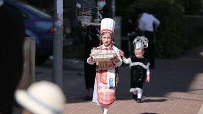 פורים בבני ברק. | EPA