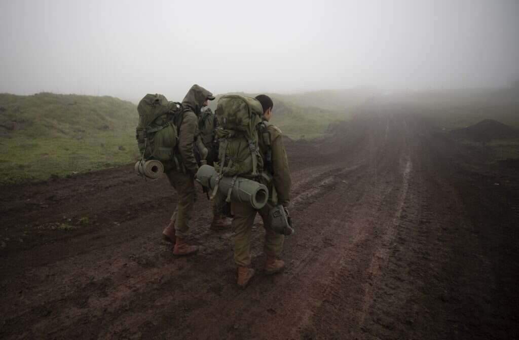חיילים בגבול ישראל סוריה. | EPA חיילים בגבול ישראל סוריה. | EPA