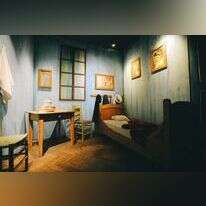 חדר שינה. תערוכת ואן גוך. | Ivanov Christine