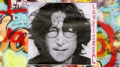 השנה ימלאו חמישים שנה לשיר אימג'ן, שזכה להצלחה פנומנלית והפך להמנון בינלאומי. | שאטרסטוק