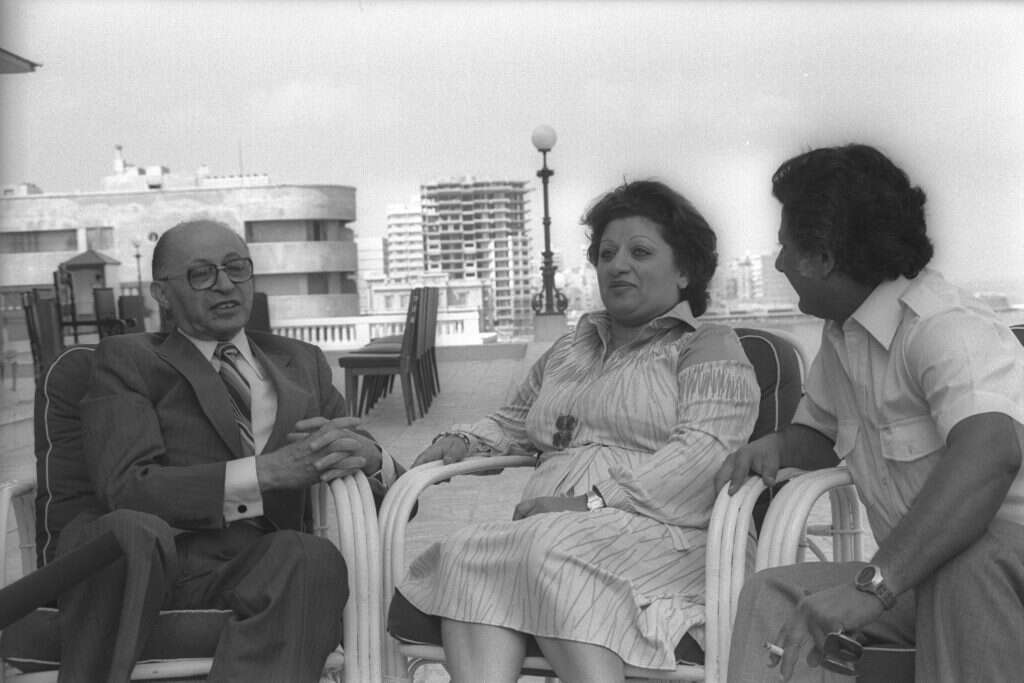 "זה היה מרגש". רוברט דסה ואחותו עם ראש הממשלה מנחם בגין באלכסנדריה, 1979. | משה מילנר, לע"מ