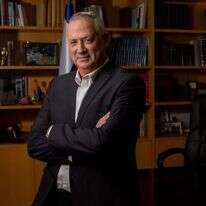 "נתניהו ניצל את תום הלב והרגש הפטריוטי של גנץ". | אריק סולטן "נתניהו ניצל את תום הלב והרגש הפטריוטי של גנץ". | אריק סולטן