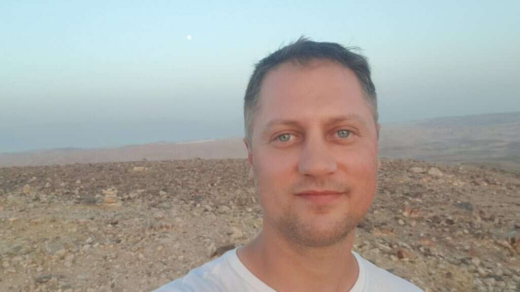 מארק אייזנברג, מעלה אדומים, עובד במובילאי.