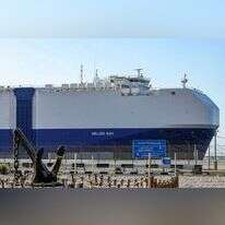 חבלה אנטי־אמריקנית או מאמץ מודע לפגוע בישראל? הליוס ריי עוגנת בנמל ראשיד בדובאי. | AFP