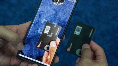 תשלום מהפלאפון. | AFP