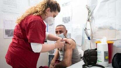 פועל מתחסן. | שריה דיאמנט