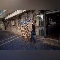 חוזרים לעבודה. | EPA