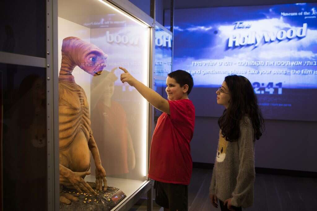 האאוטסיידר התמידי. אי–טי. | רוני כנעני