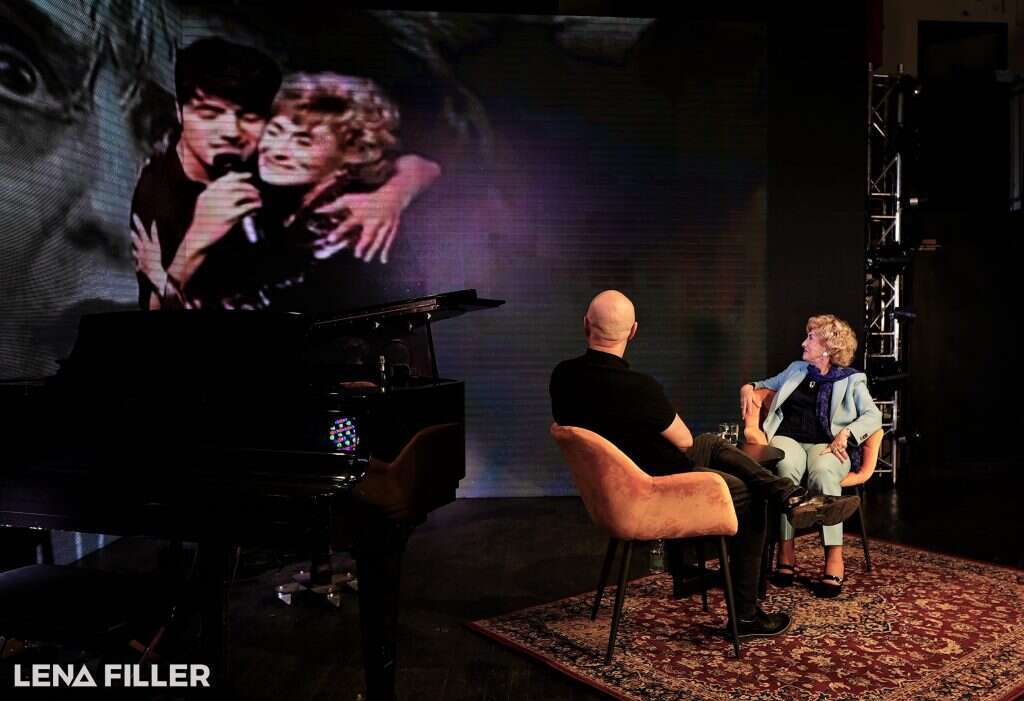 יואב גינאי מארח את מרים זוהר. | לנה פילר