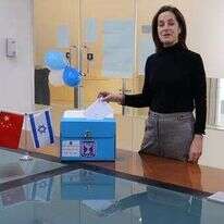 אירית בן אבא, שגרירת ישראל בביג'ינג מצביעה לכנסת ה-24 אירית בן אבא, שגרירת ישראל בביג'ינג מצביעה לכנסת ה-24