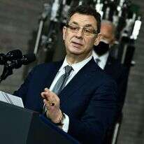 מנכ"ל פייזר אלברט בורלא. | AFP מנכ"ל פייזר אלברט בורלא. | AFP