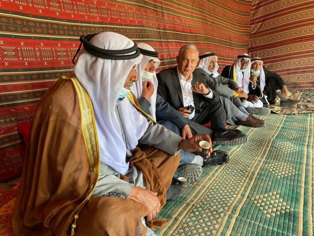 נתניהו בביקור ביישוב הבדואי תראבין בנגב, השבוע. מתוך הפייסבוק של ראש הממשלה נתניהו