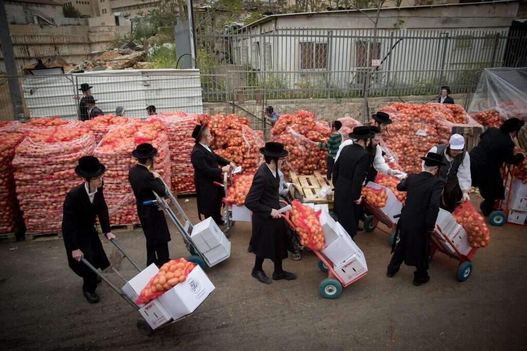 קניות לפסח. | יונתן זינדל, פלאש 90 קניות לפסח. | יונתן זינדל, פלאש 90