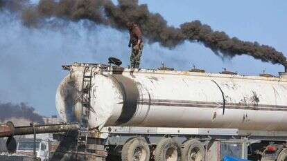 מזקקת נפט בחלב שבסוריה. | AFP