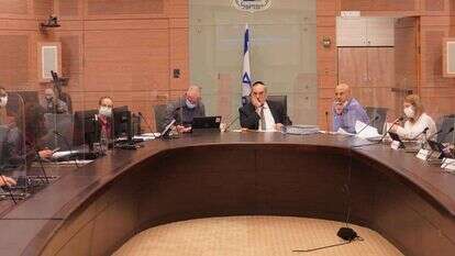 ישיבת ועדת החוקה. במרכז: חיים יעקב אשר. | שמוליק גרוסמן, דוברות הכנסת