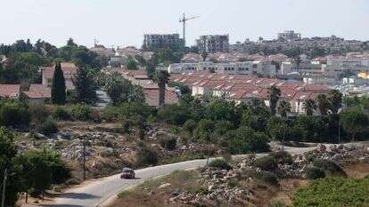 בנייה ביישוב עפרה בבנימין. | שריה דיאמנט