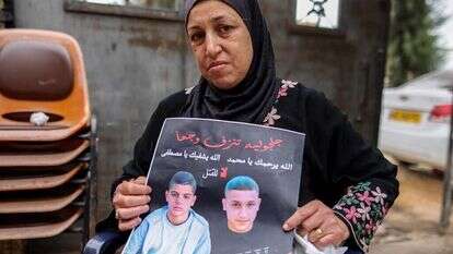 אם ערבייה-ישראלית מוחה נגד האלימות שהובילה למותו של בנה. | AFP