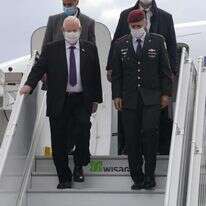 הרמטכ"ל ונשיא המדינה יורדים מהמטוס בגרמניה. | עמוס בן גרשום, לע"מ