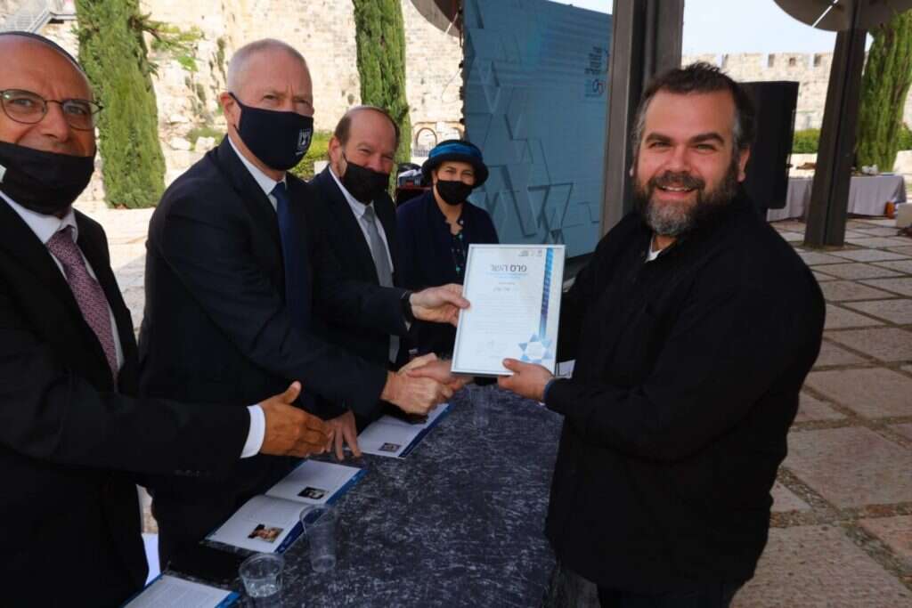 "זה לא דמיונות". אורי אלון, מיוצרי שטיסל, חתן הפרס בתחום הקולנוע. | אליהו ינאי