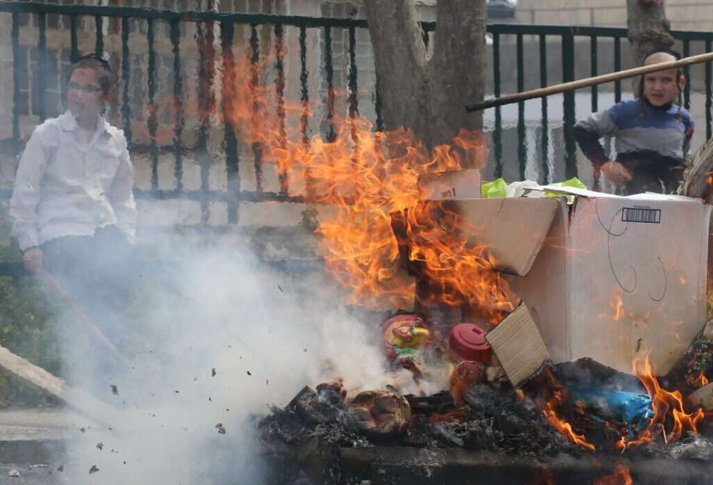 שריפת חמץ בירושלים. | מירי צחי