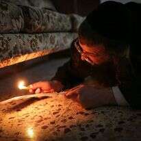 חז"ל צמצמו את החששות. אין חוששים לחולדה שגררה חמץ, שאם כן "אין לדבר סוף". בדיקת חמץ, ירושלים 2013. | נתי שוחט, פלאש 90