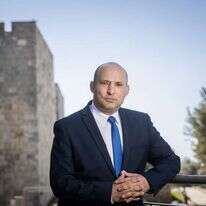 "אני מתעקש לבוא בצורה חיובית, גם אם יש לזה מחירים". בנט. | יונתן זינדל, פלאש 90 "אני מתעקש לבוא בצורה חיובית, גם אם יש לזה מחירים". בנט. | יונתן זינדל, פלאש 90