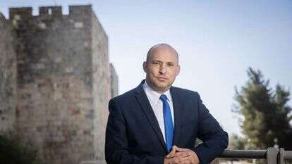 "אני מתעקש לבוא בצורה חיובית, גם אם יש לזה מחירים". בנט. | יונתן זינדל, פלאש 90 "אני מתעקש לבוא בצורה חיובית, גם אם יש לזה מחירים". בנט. | יונתן זינדל, פלאש 90