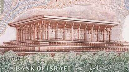 איור של כנסת ישראל על שטר של 50 ל"י, 1968. | שאטרסטוק