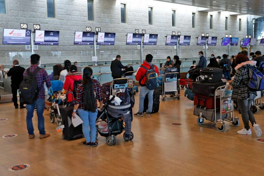 נוסעים בנמל התעופה בן-גוריון. | AFP
