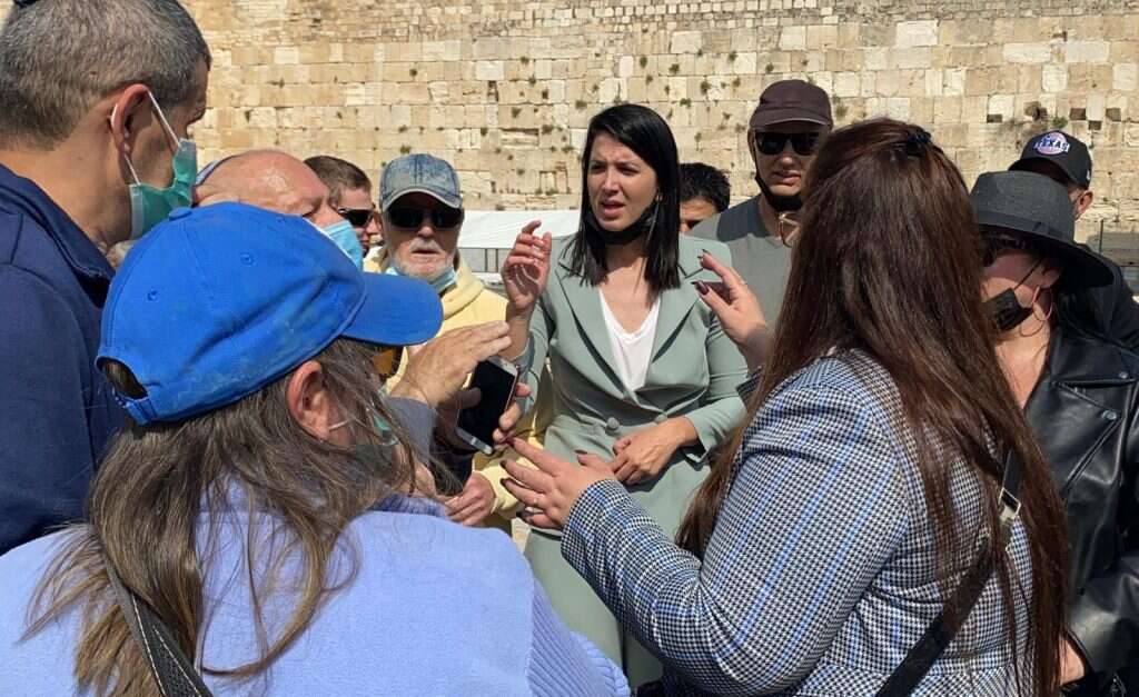 שירלי פינטו "ימינה", במפגש עם מצביעים בירושלים