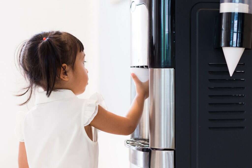 בר מים. | שאטרסטוק