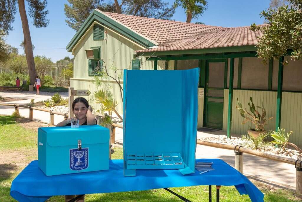 בחירות בצריף בן גוריון. | צביקה שמעיה