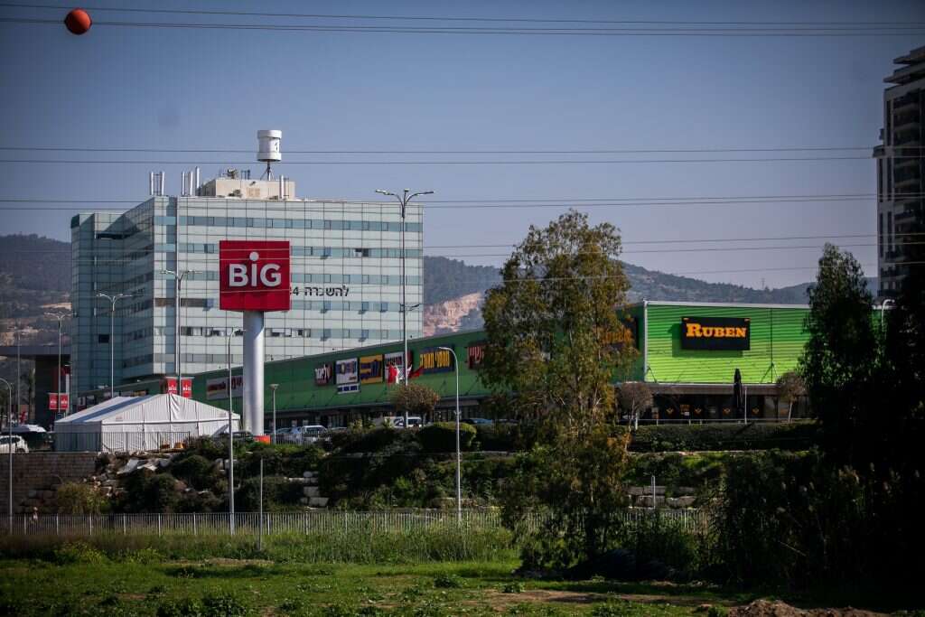 מרכז ביג בכניסה לבית־שמש. | אורן בן־חקון