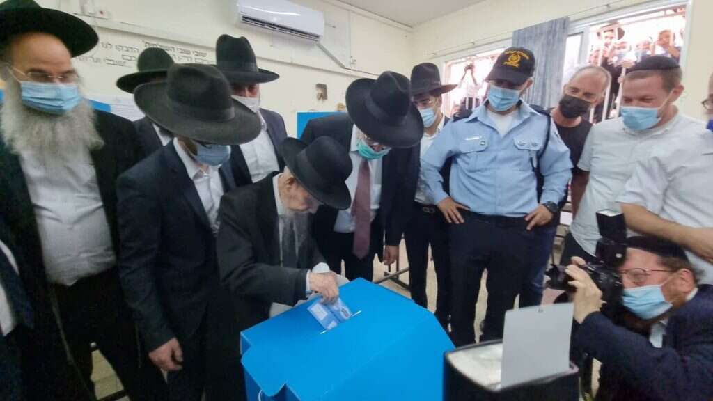 מרן ראש הישיבה הגרי"ג אדלשטיין מצביע