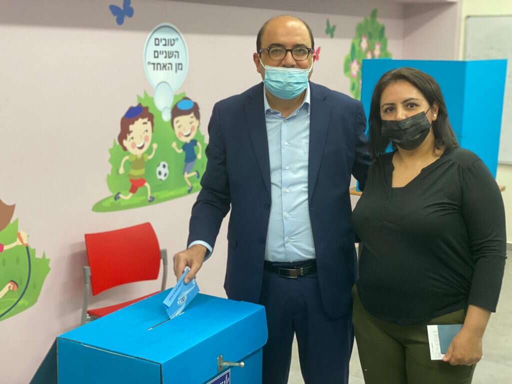 ח״כ סמי אבו שחאדה מצביע. | דוברות הרשימה המשותפת