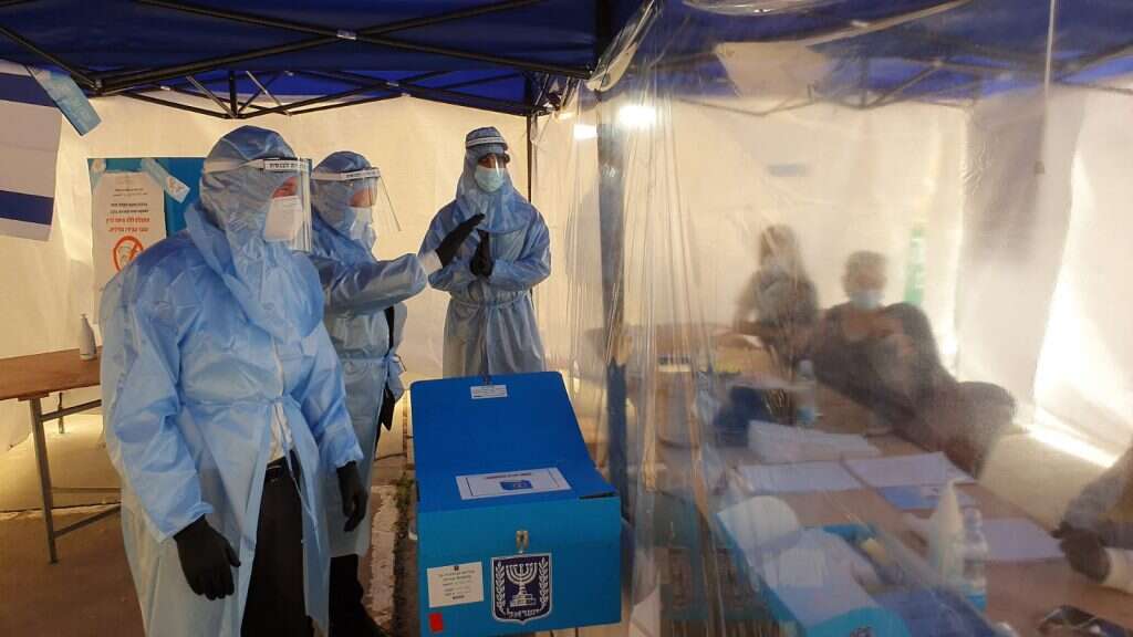 השר יולי אדלשטיין מבקר בקלפי מבודדים בנוף הגליל