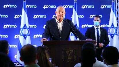 יו"ר כחול לבן בני גנץ נואם בליל הבחירות. | לירון מולדובן