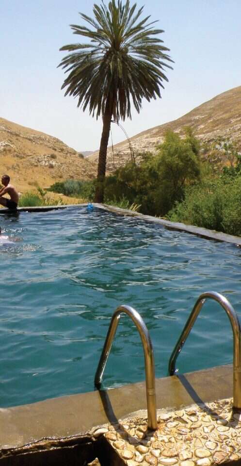 מחורבת עלמית לעין פרת. | באדיבות מועצת יש"ע מתוך הספר "מסלוליוש" מחורבת עלמית לעין פרת. | באדיבות מועצת יש"ע מתוך הספר "מסלוליוש"