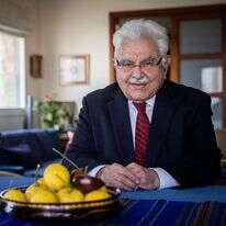 "תמיד נשאתי עיניי לשמיים ולא לעיתון". משה נסים. | יונתן זינדל, פלאש 90