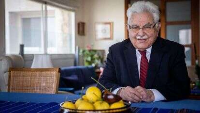 "תמיד נשאתי עיניי לשמיים ולא לעיתון". משה נסים. | יונתן זינדל, פלאש 90