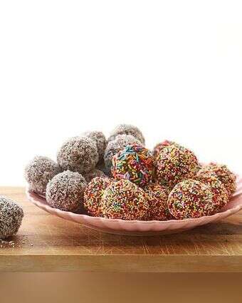 כדורי שוקולד מצה. | אפרת ליכטנשטט כדורי שוקולד מצה. | אפרת ליכטנשטט