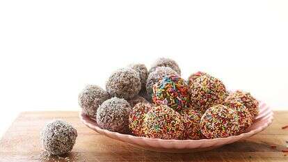 כדורי שוקולד מצה. | אפרת ליכטנשטט כדורי שוקולד מצה. | אפרת ליכטנשטט