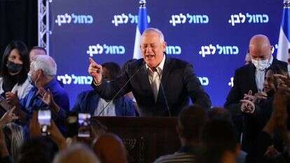 בני גנץ וחברי כחול לבן חוגגים במוצאי יום הבחירות. | לירון מולדובן בני גנץ וחברי כחול לבן חוגגים במוצאי יום הבחירות. | לירון מולדובן