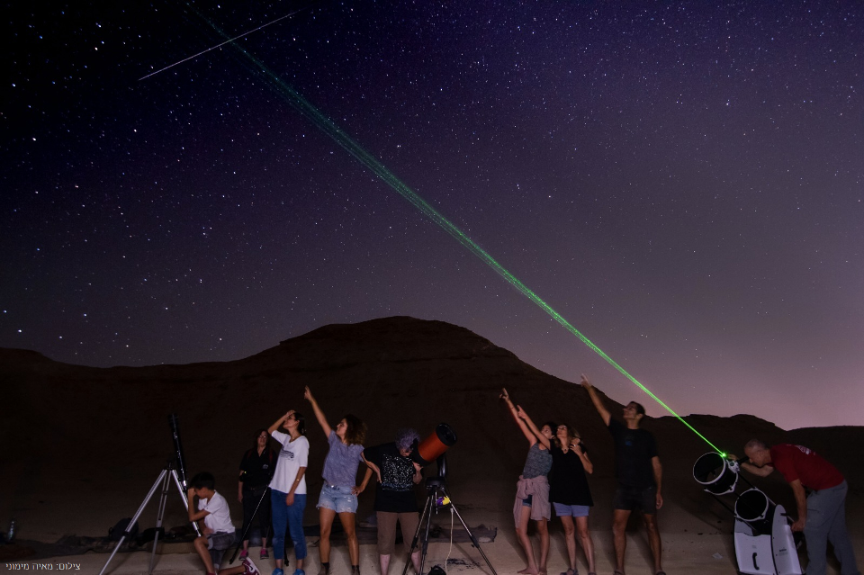 תצפית כוכבים בערבה התיכונה. | אלון גולדשטיין